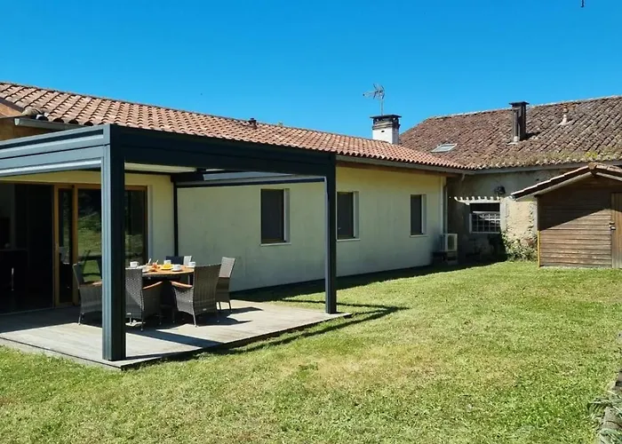 Jolie Maison Avec Jardin Et Pergola *